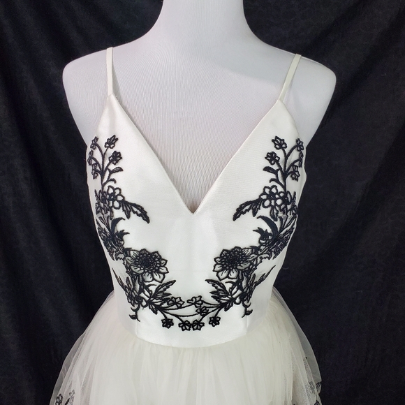 NWT Chi Chi London White Dress with Black Embroidery Fairy Glinda Princess Ball - Picture 7 of 17